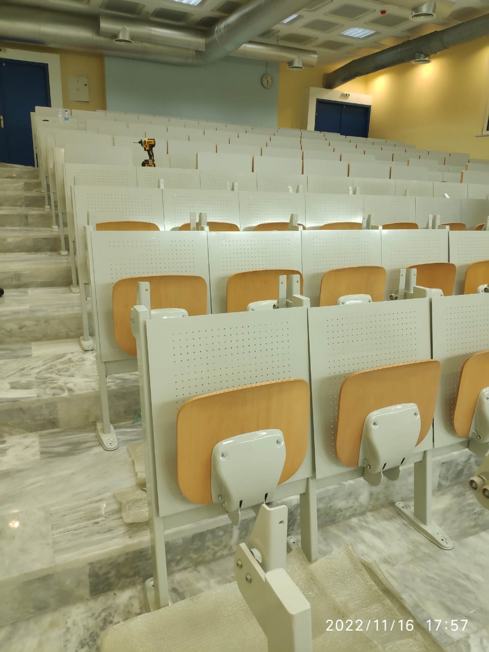 High-quality lecture seating for extended use Image