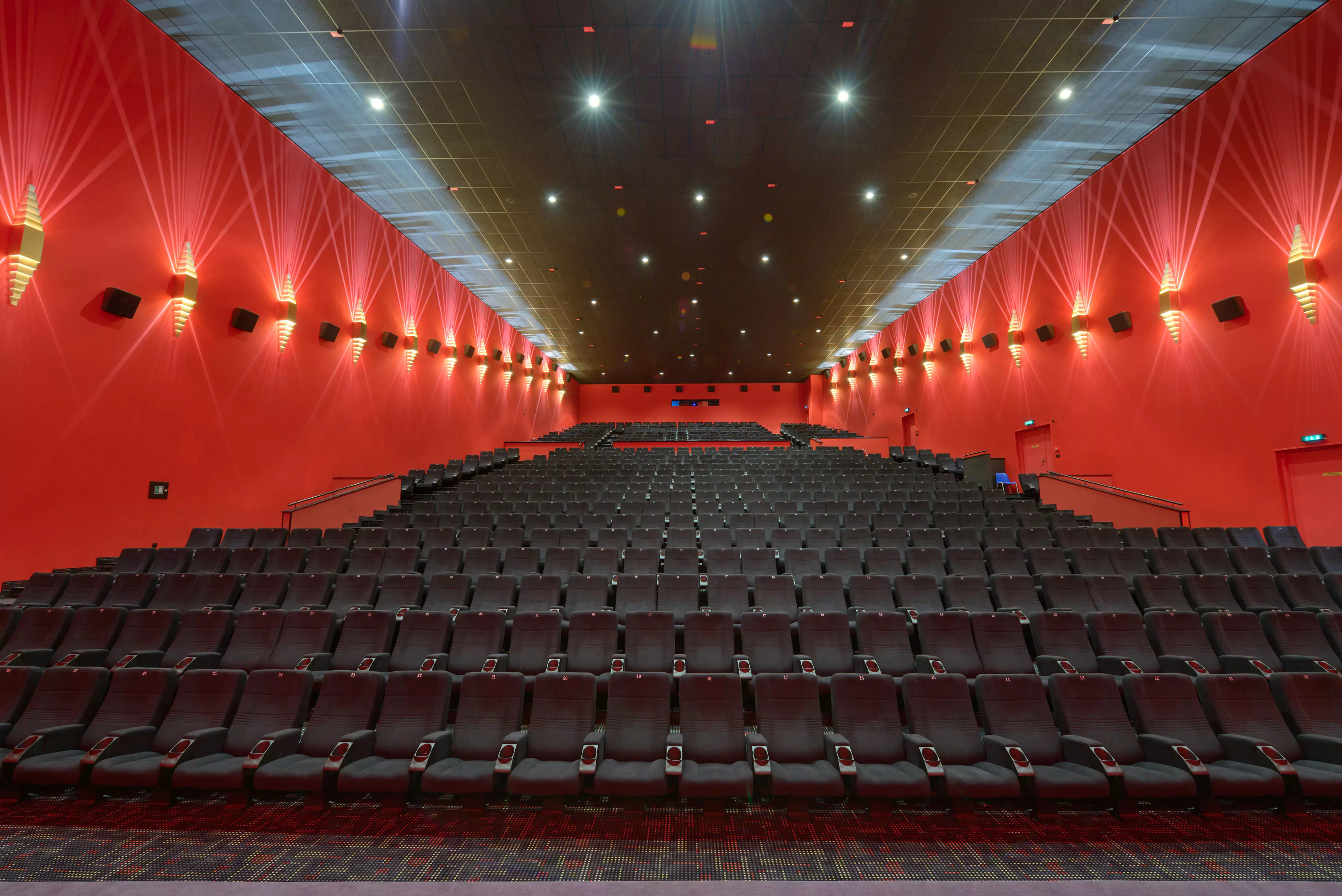 Stylish cinema seating for luxury venues Image